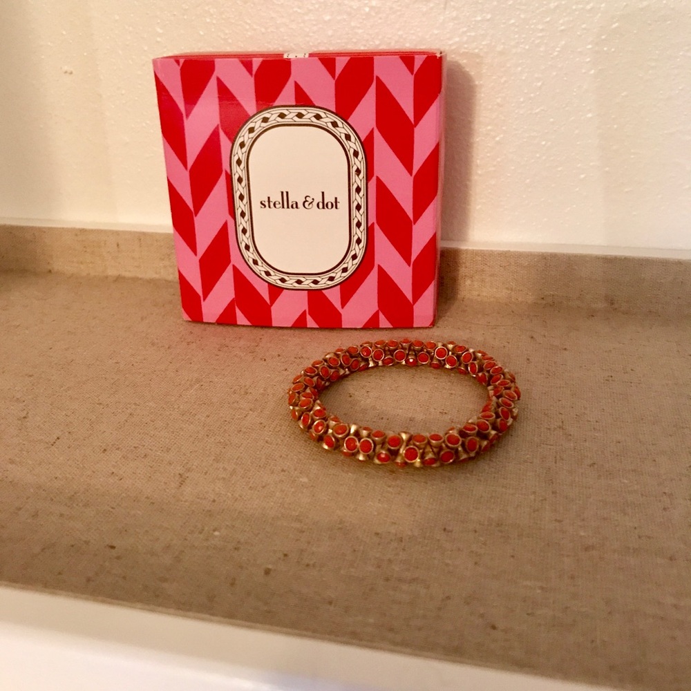 Stella and Dot vintage twist bracelet (coral)
